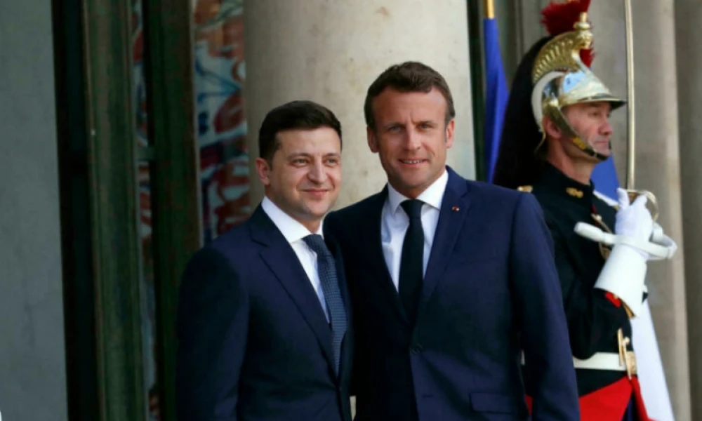 Ζελένσκι σε Μακρόν: "Για να είσαι ηγέτης, πρέπει να συμπεριφέρεσαι ως ηγέτης"